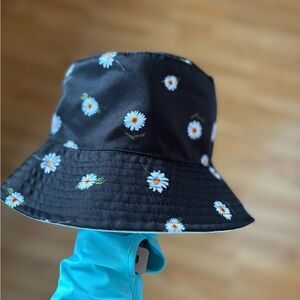 Alice + Olivia Daisy Bucket Hat